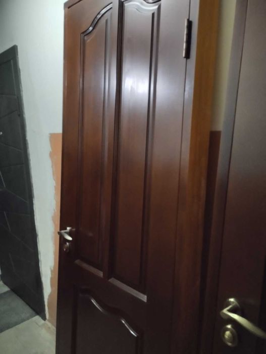 Нові міжкімнатні дерев'яні двері