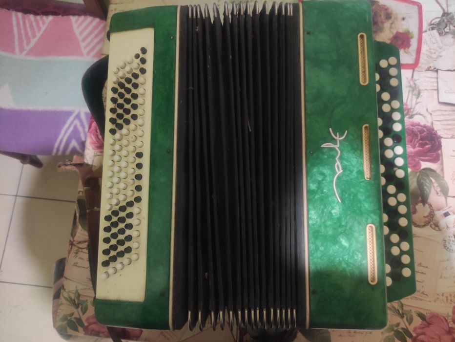 Продаю музичний інструмент,баян