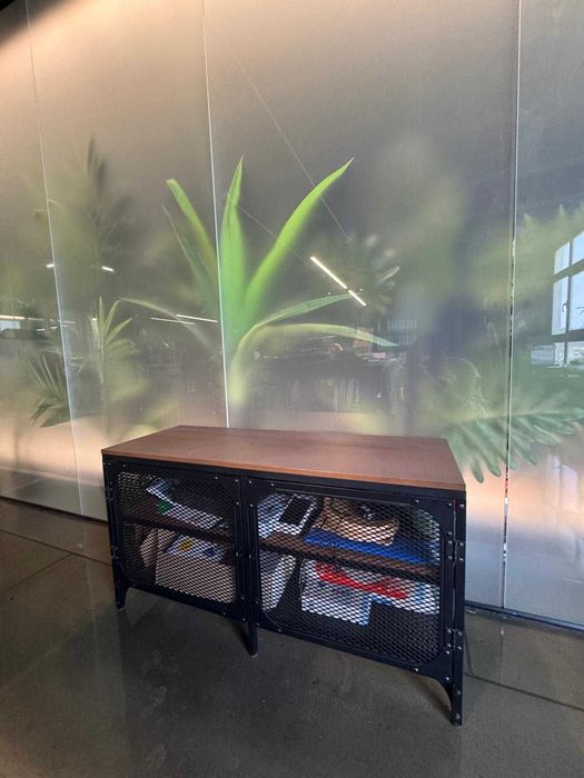 Móveis diversos com prateleiras em madeira – design simples e moderno