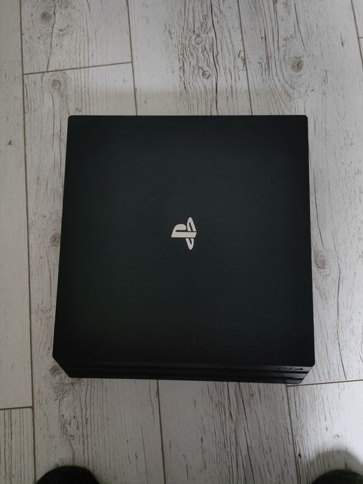 PlayStation 4 Pro + VR + 2x PS Movie + 3 Gry
