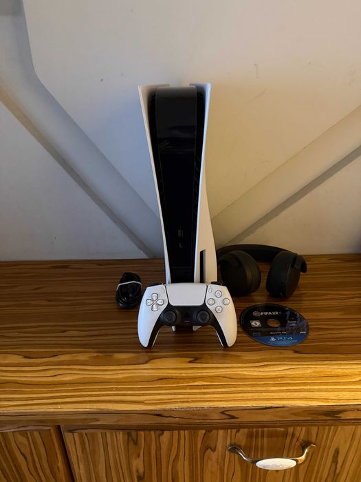 [PS5] Konsola SONY PlayStation 5 z napędem + Pad + Słuchawki + GraFIFA