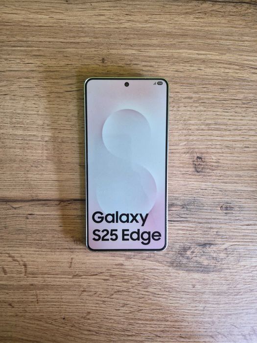 Atrapa telefonu samsung s25 edge