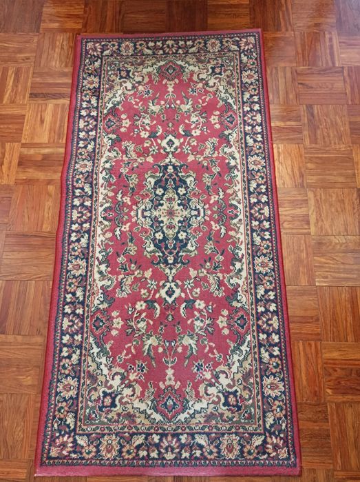 2 Tapetes usados, em bom estado, Ormuz, CUF texteis Lar, vermelhos.