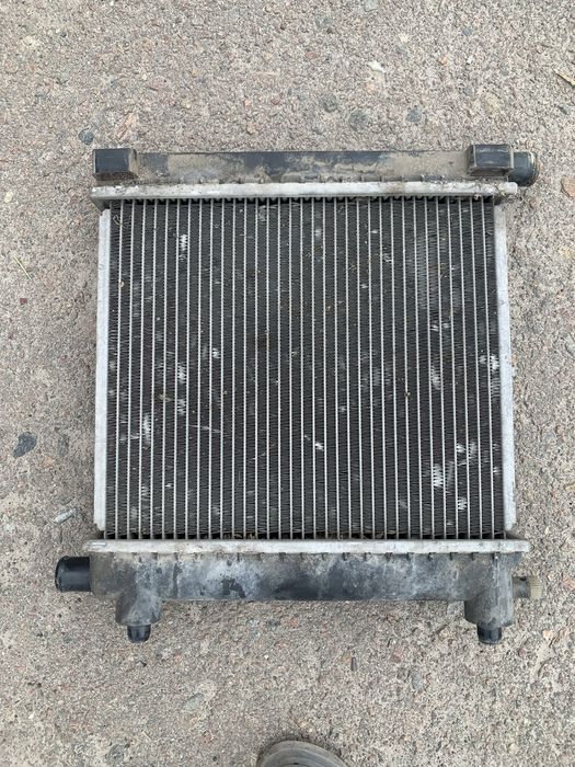 Продам радиатор Мерседес 190. W-201