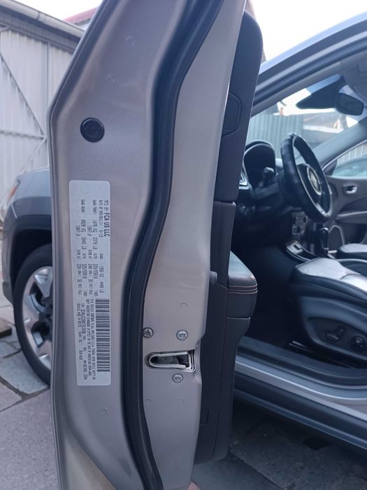 Jeep compass авто