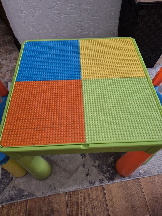 Lego стіл і два стільчики Tega Baby.