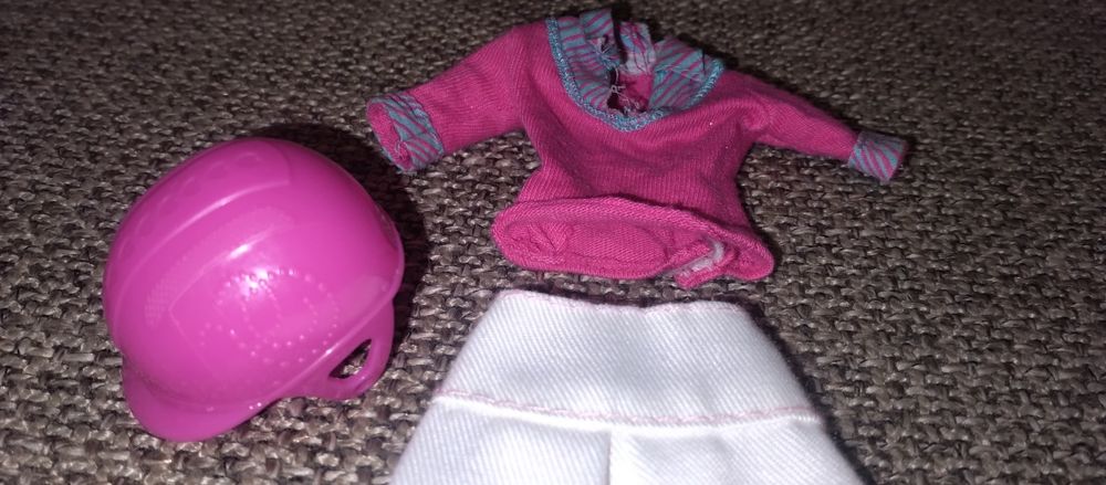 Conjunto roupas e sapatos Barbie