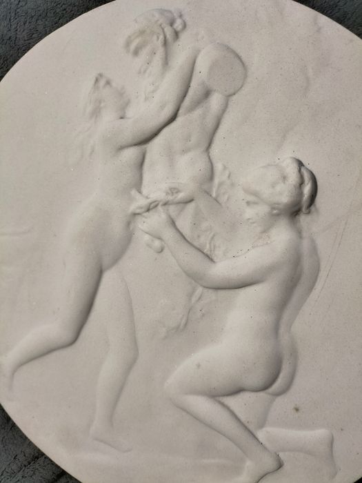 Escultura erótica em alto relevo