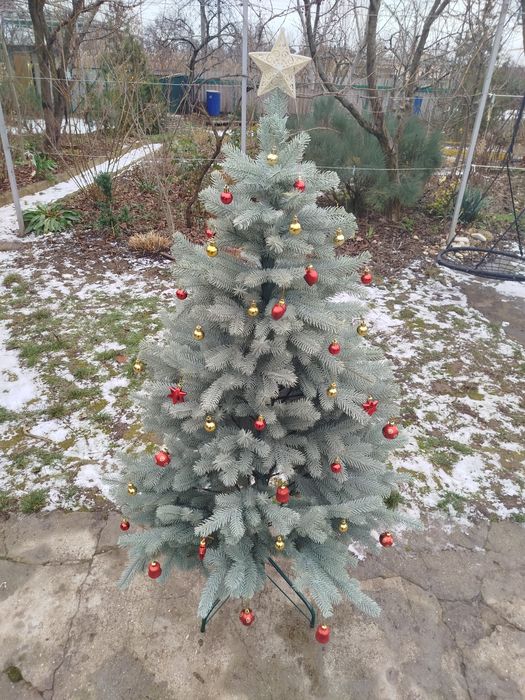 Штучна новорічна ялинка 1,6 м з підставкою