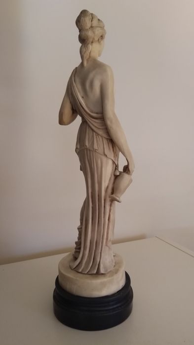 Estátua de mulher romana