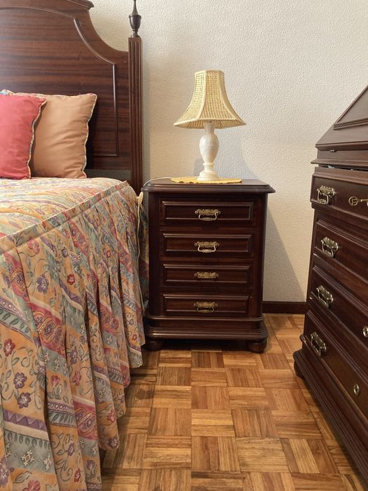 Mobilia de quarto completa com cama individual