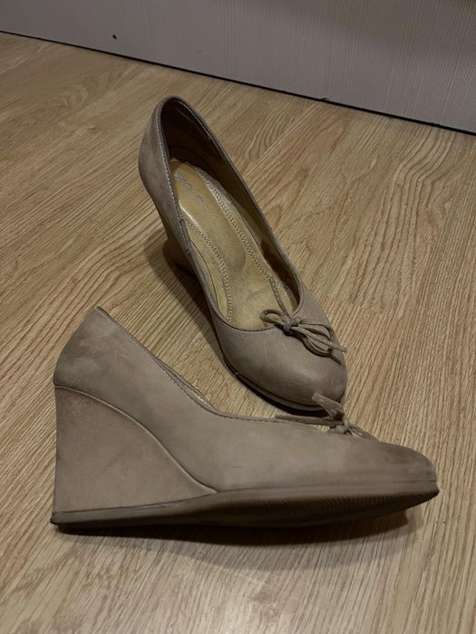 Buty na koturnie skóra nubukowa 37 Wojas