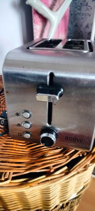 Srebrny toster Amica