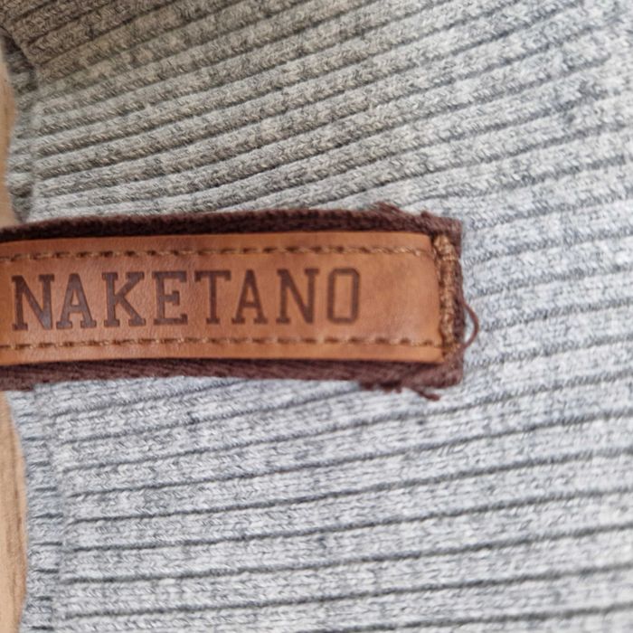 Oryginalny damski sweter z golfem Naked