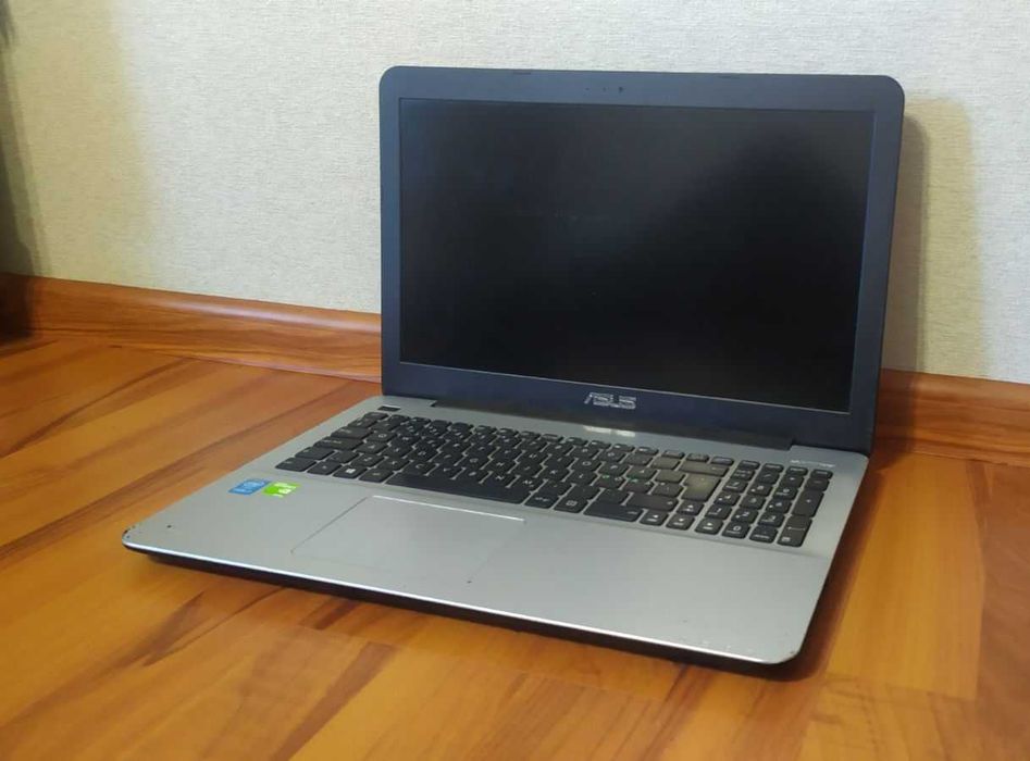 Ноутбук  Asus X555L _i7-5500U/GeForce 920M_Робочий на запчастини!