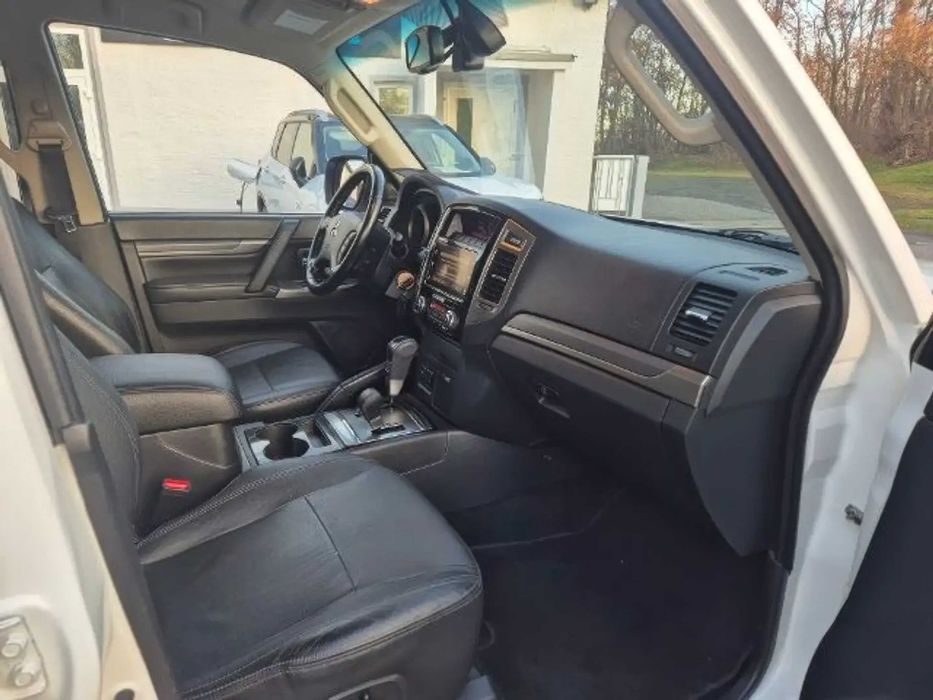 Mitsubishi Pajero      2017