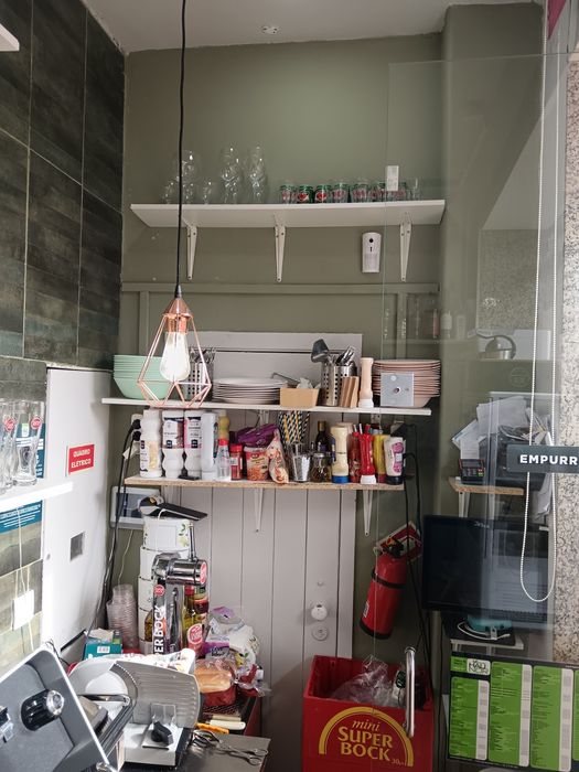 Trespasse loja perto a câmara de gaia