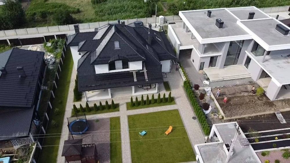 Продаж будинку с.Кожичі 285м.кв. 10сот землі 650000у.о.
