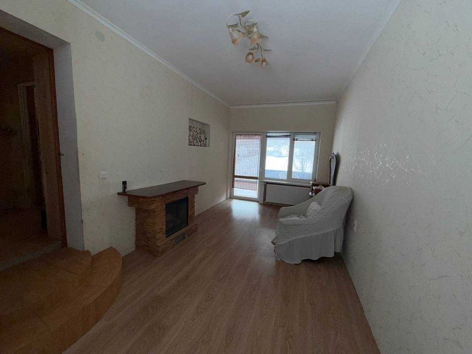 Шикарний будинок з терасою ,  яких мало, вкладено багато коштів !