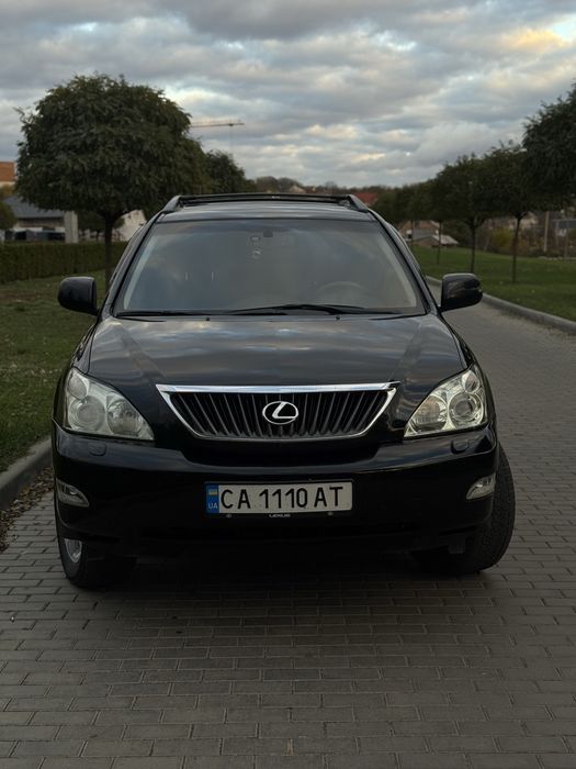 Lexus автомобіль