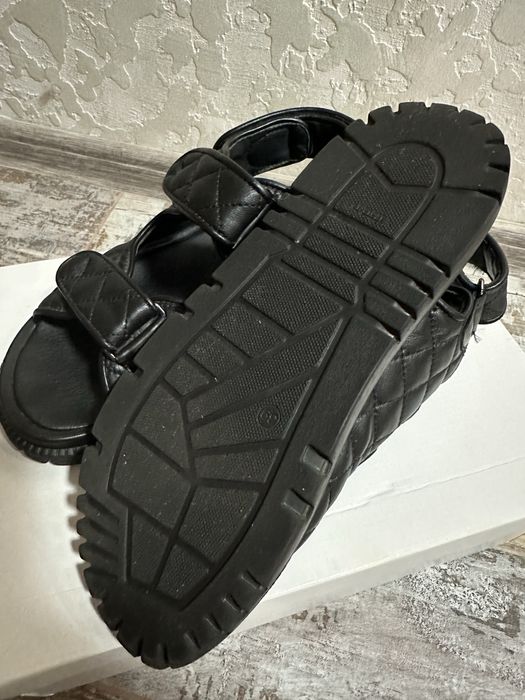 Босоніжки чорні (жіночі)