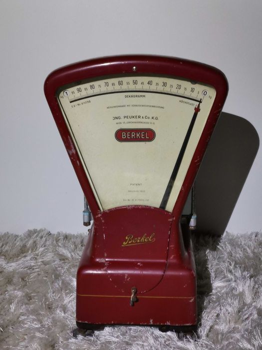 Waga sklepowa uchylna