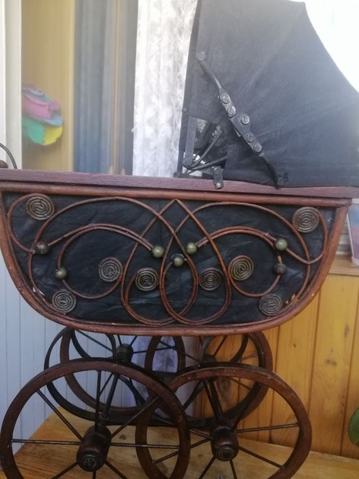 Коляска старинная антикварная из дерева