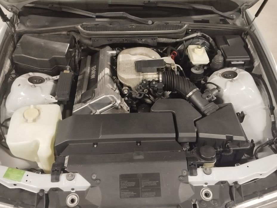 BMW E36 318Ti  MI44 gasolina  Compact