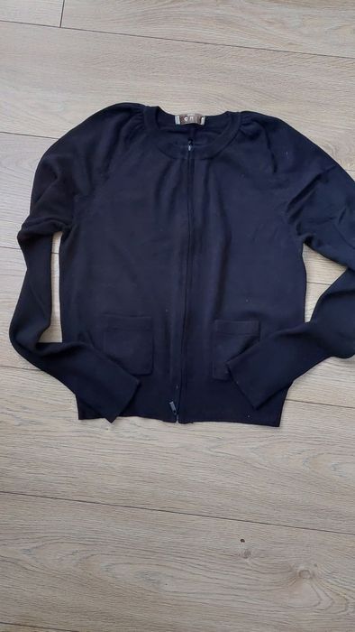 Czarny sweter damski