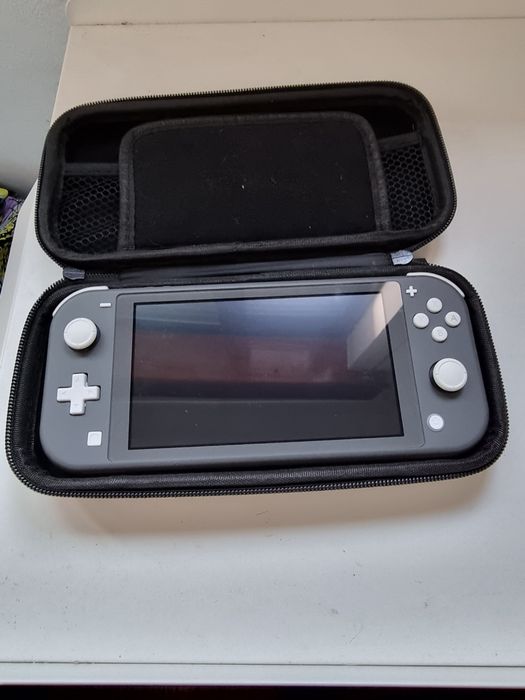 Nintendo Switch LITE Cinza c/ capa (também tenho o modelo Azul)