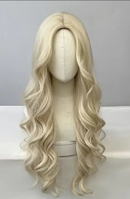 Piękna peruka szampan 65 cm
