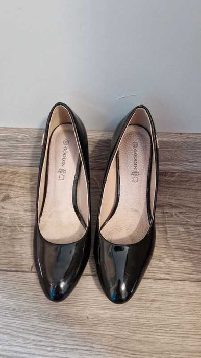Czarne buty na obcasie Goodin 39