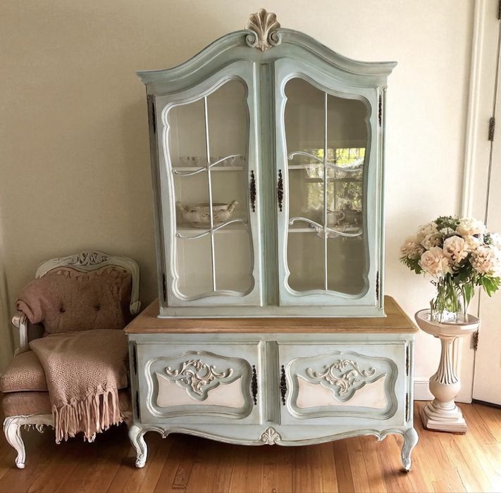 Kredens shabby chic, kredens starofrancuski, ludwikowski, romantyczny