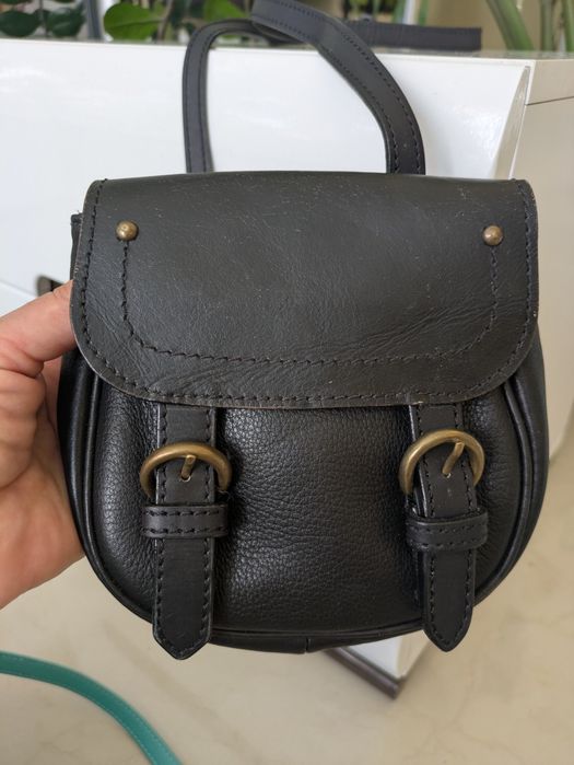 Продам невелику шкіряну фірмову сумочку.