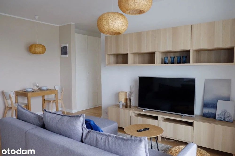 Zadbane, komfortowe z klimatyzacją, dwa balkony. Tylko + prąd