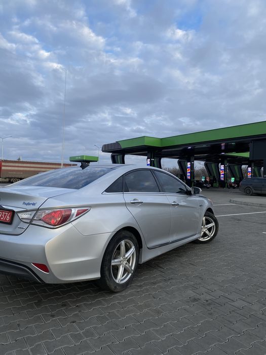 Продам Hyndai Sonata Hybrid 2014 Р