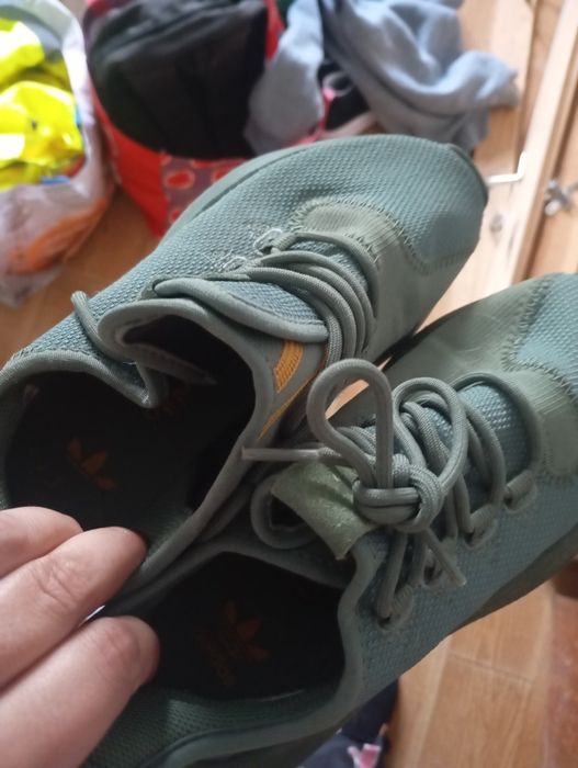 Adidas tubular como novos