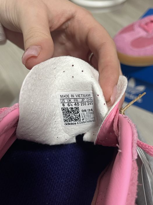 Кросівки Adidas жіночі