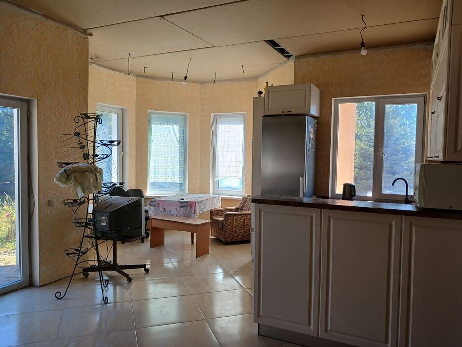 Будинок з незавершеним ремонтом 178м.кв. з гаражем