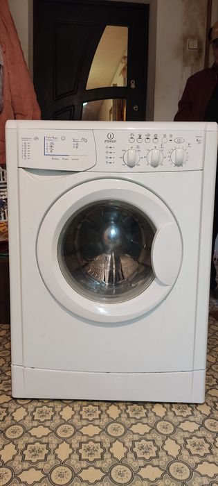 Продам стиральну машинку Indesit