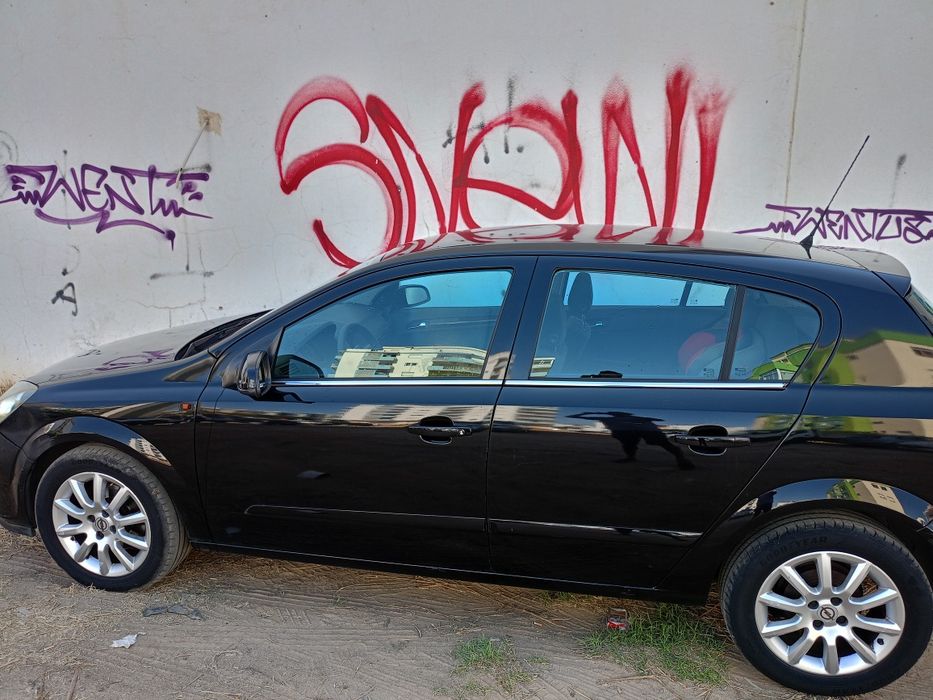 Opel astra 2005 preto