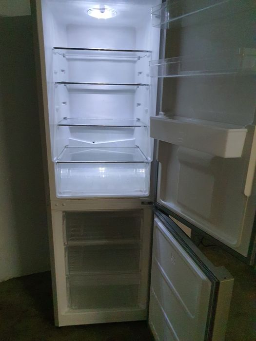 Frigorífico combinado em muito bom estado