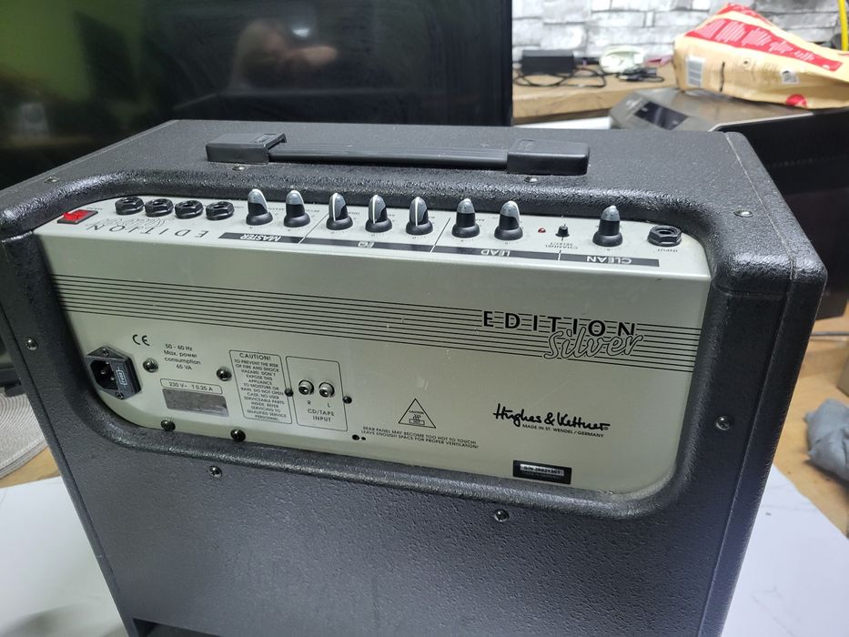 комбопідсилювач для гітар.