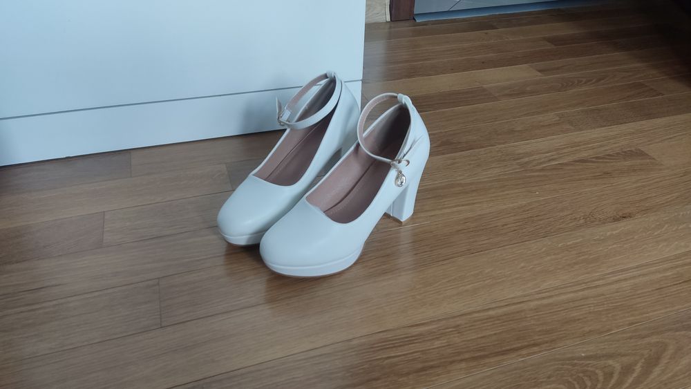 Buty na wesele - białe, koturny