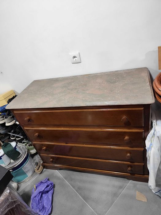 Quarto casal, cómoda e mesinhas de cabeceira