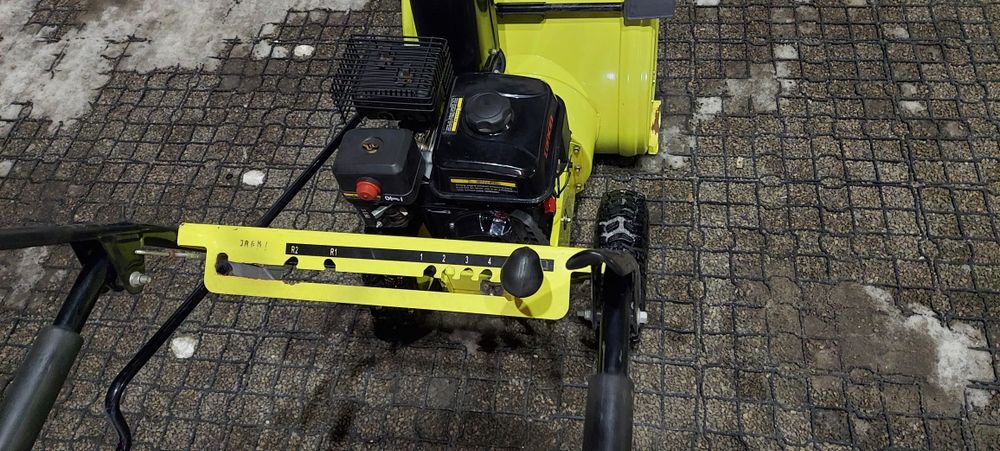 Odśnieżarka spalinowa