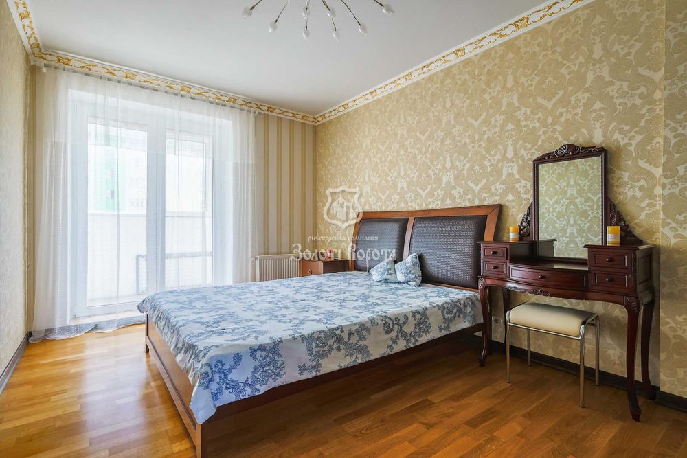 Простора квартира з якісним ремонтом у селі Святопетрівське!