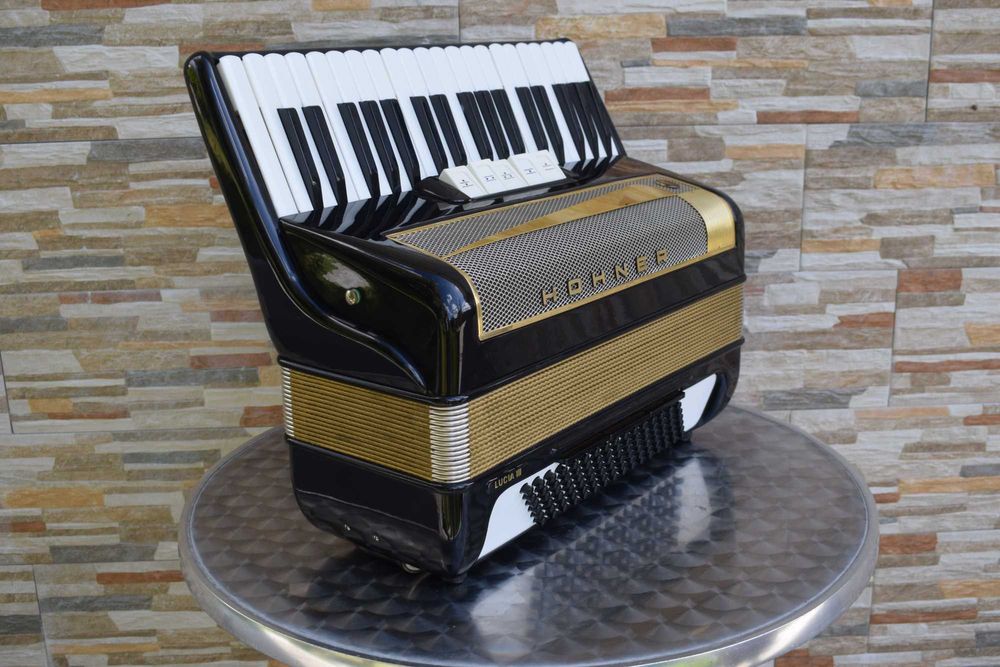 Acordeao Hohner Lucia IV P 3 Voz 96 Baixos, N 264