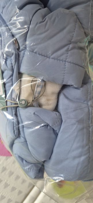 Babygrow de microfibra de bebé Pés + Mãos com Bolso à frente