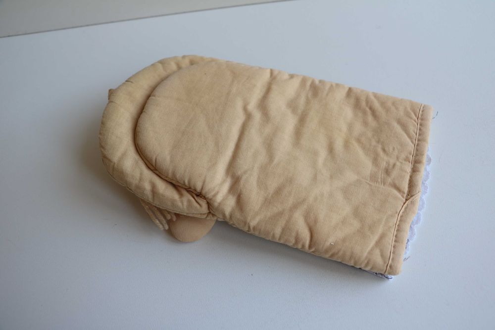 Рукавиця прихватка для гарячого украіночка в сукні